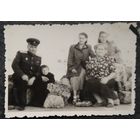 Фото военного на отдыхе семьей в Крыму. 1954 г. 6х9 см.