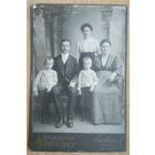 Фото семьи. До 1917 г. Фотография Атецер. Санкт-Петербург. 10.5х16 см.