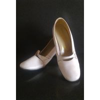 Винтажные ретро белые туфли