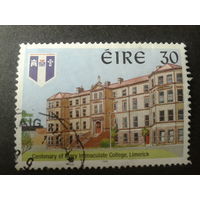 Ирландия 1998 колледж, герб