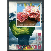 Экваториальная Гвинея - 1976г. - Африканские цветы - полная серия, MNH, есть вмятина по диагонали [Mi bl. 245] - 1 блок