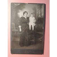 Фото кабинет-портрет "Мать и дочь", Челябинск, до 1917 г.