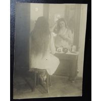 Гадание на жениха у зеркала, 1943 г.