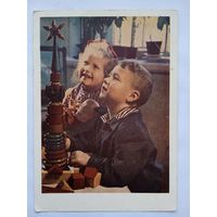 1954. дети. Юные сроители. Фото Уткина