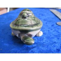 Черепаха с черепашкой. Керамика, 3,5*7*5 см.