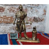 Кузнец статуэтка бронза (латунь ) 2,1 кг вес