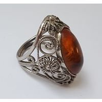 Кольцо натуральный янтарь, перстень скань, посеребрение. 50-е годы, СССР. Размер 17 мм