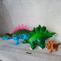 Динозавры пластмассовые .  Д