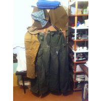 Полукомбинезоны утеплённые рыбацкие 2 шт. , штаны и кепи Афганки , халаты Ж рабочие 4 шт., капюшоны от офицерской плащ-палатки 2 шт