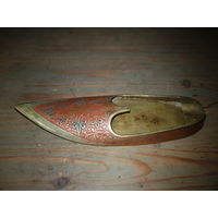 Пепельница туфелька, Индия, латунь. Размер длина 17.5см, ширина 5.5 см, высота около 2.5 см.
