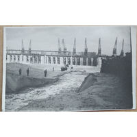 Фото из СССР. На строительстве Сталинградской ГЭС. 1950-е. 9х14 см.