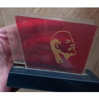 Медальон Ленин-настольный