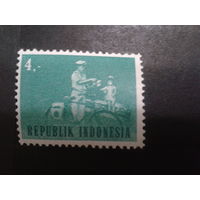 Индонезия 1964 почтальон на велосипеде