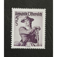 Австрия 1948 г. Национальная женская одежда. 1 марка. Чистая #0086-Ч1P10