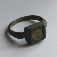 Старинный перстень со вставкой  (1)