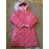 Пальто зима на рост 134 см. Красивый розовый цвет, с небольшим перламутром, невороятно мягкая и приятная на ощупь. Красивая вышивка на пальто, стильная модель. Длина 79 см, ПОгруди 46 см, длина рукава