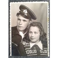 Фото военного моряка с девушкой (племянники Петра Новикова) 1951 г. 9 х 12 см.