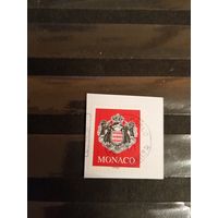 Монако герб самоклейка на вырезке (3-10)