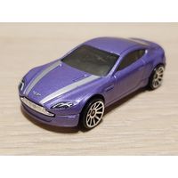Машинка Hot Wheels Aston Martin V8 Vantage 1:64