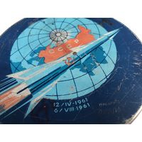 Коробка, банка жестяная. Советская Космическая ракета АМС ВЕНЕРА - 1 на фоне земного шара