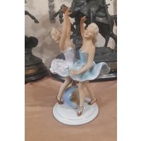 Статуэтка фарфоровая Балерины с земным шаром, Германия