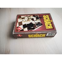 Шахматы. Складная доска. Германия.  Размер коробки 15,5 * 10,5 * 4 см