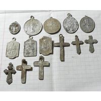 Медальоны и крестики алюминиевые.