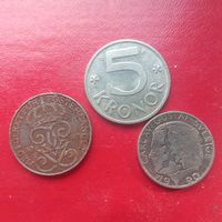Три старые шведские монеты