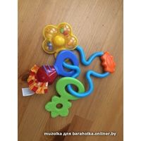 Развивающаяся игрушка Playgro, разные материалы, цветная и красочная, прорезыватели для зубов. Состояние отличное. Размер 19 на 15 см.