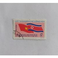 Марка Вьетнам 1973 год. Флаги.