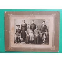 Фото "Семья", до 1917 г. (без паспарту 15*11 см, с паспарту 23,5*17 см)