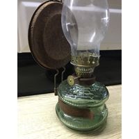 Старинная керосиновая лампа.