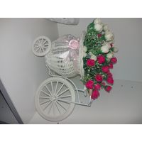 Кашпо-велосипед с цветами, декор