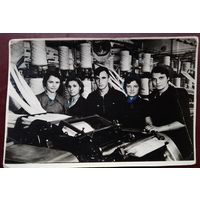 Фото бригады ткачих. 1950-е. 11.5х17 см