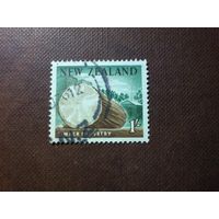 Новая Зеландия 1960 г.Деревообрабатывающая промышленность .Номинал 1 шиллинг./11а/