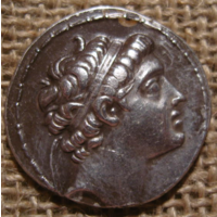 Греция. Антиох V Евпатор (голова Антиоха в повязке. На обороте  Зевс сидит с богиней Победы на руке)