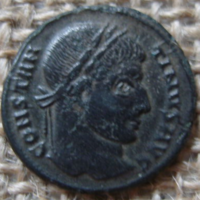 Рим Константин I. 307-337 ad.  фоллис , прекрасная Патиной Пустыни 2,71гр.18,5мм.