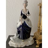 Фарфоровая статуэтка - Леди с собачкой-  Royal Dux Bohemia