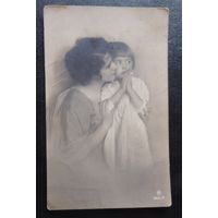 Открытка "Мать и дитя", 1923 г.
