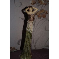Фарфоровая фигурка/статуэтка: "Айседора Дункан"., - пр.Америка - (США), - наши годы. Размер-26*6см. Низ матерчатый в виде ниток ниспадающих из платья танцовщицы.