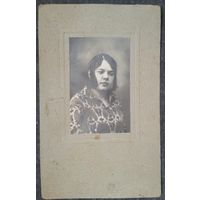 Фотопортрет женщины. 1931 г. 5х7.5 см. 5.5х8.5