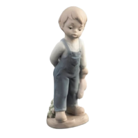 Фарфоровая Статуэтка Мальчик с игрушкой Италия