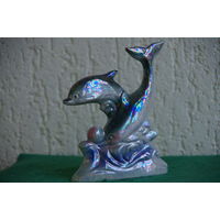 Статуэтка фарфоровая  " Дельфин "  ( высота 18 см , ширина 15 см )  целая