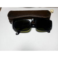 Солнцезащитные очки с футляром 60-х