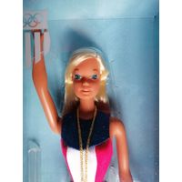 Барби репродукция 1975 года, Barbie Gold Medal