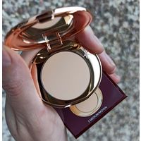 Миниверсия компактной пудры Charlotte Tilbury Airbrush Flawless Finish Complexion perfecting micro powder 3.4 gr в оттенке 2 Medium