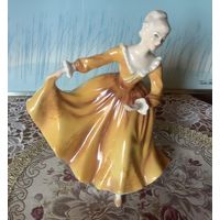 Старинная статуэтка Дама в Желтом платье Англия Royal Doulton Распродажа!