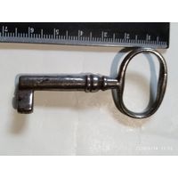 Старинный стальной ключ. XIX век. Длина 61 мм.