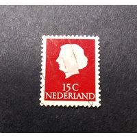 Марка Нидерланды 1952 год Королева