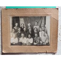 Фото большое "Группа товарищей", Гомель, 1920-1930- е гг. (без паспарту 23*17 см, с паспарту 32*26 см)